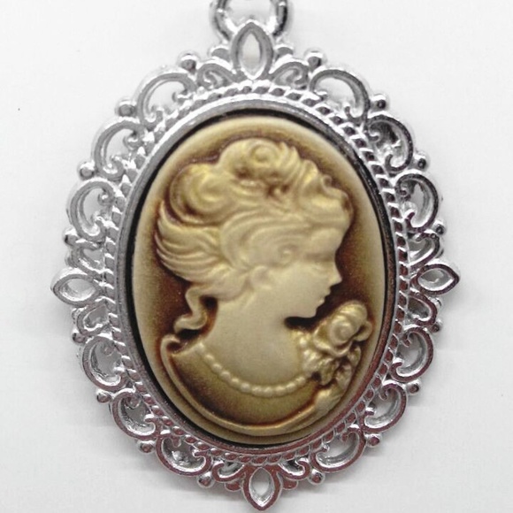Jewelry - Tan khaki cameo pendant necklace